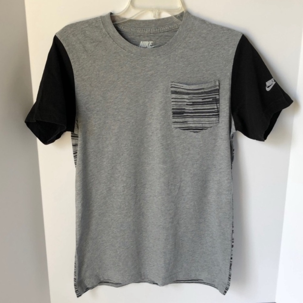 Nike Men's Two-Tone Gray and Black Tee